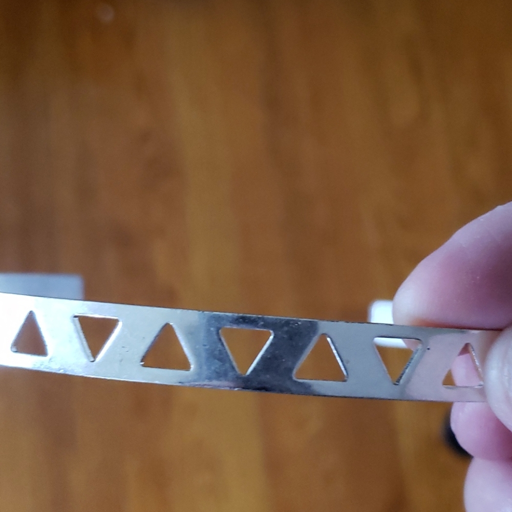 Cutout Choker - Picture 3 of 3